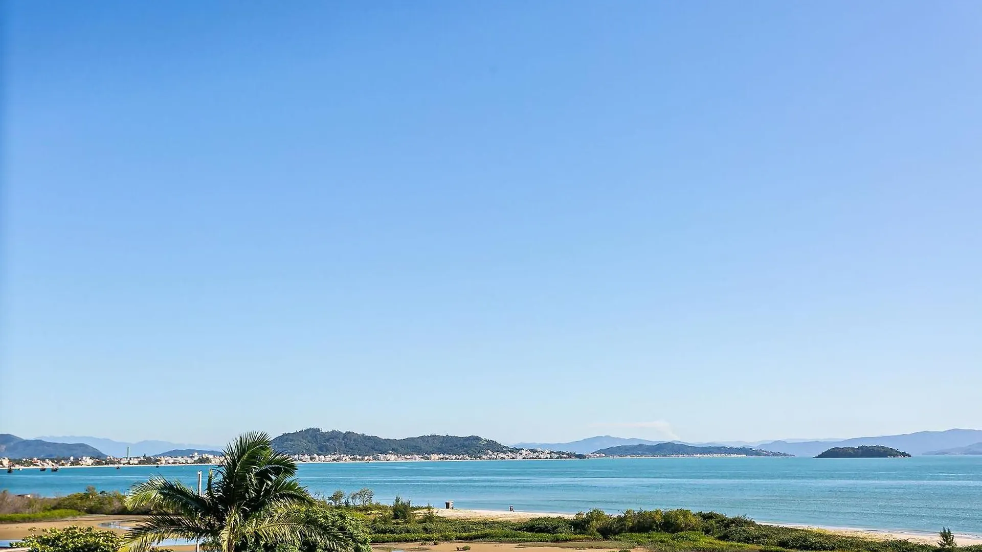 Apto Com Varanda E Vista Mar Em Floripa | Gvm133 Florianopolis Apartment